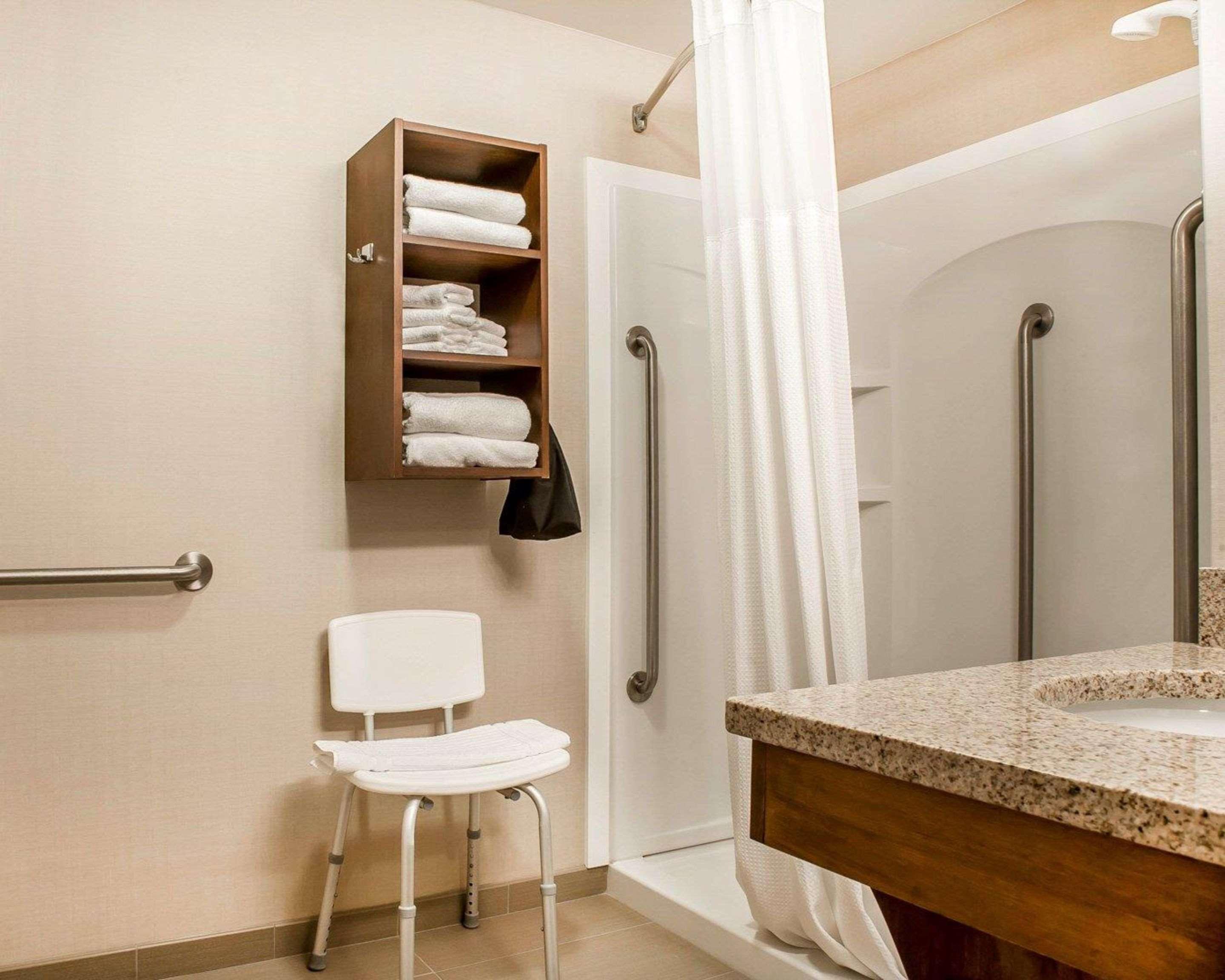 Comfort Inn & Suites Sturbridge-Brimfield Εξωτερικό φωτογραφία